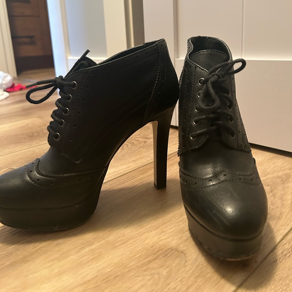 BCBG Generation booties